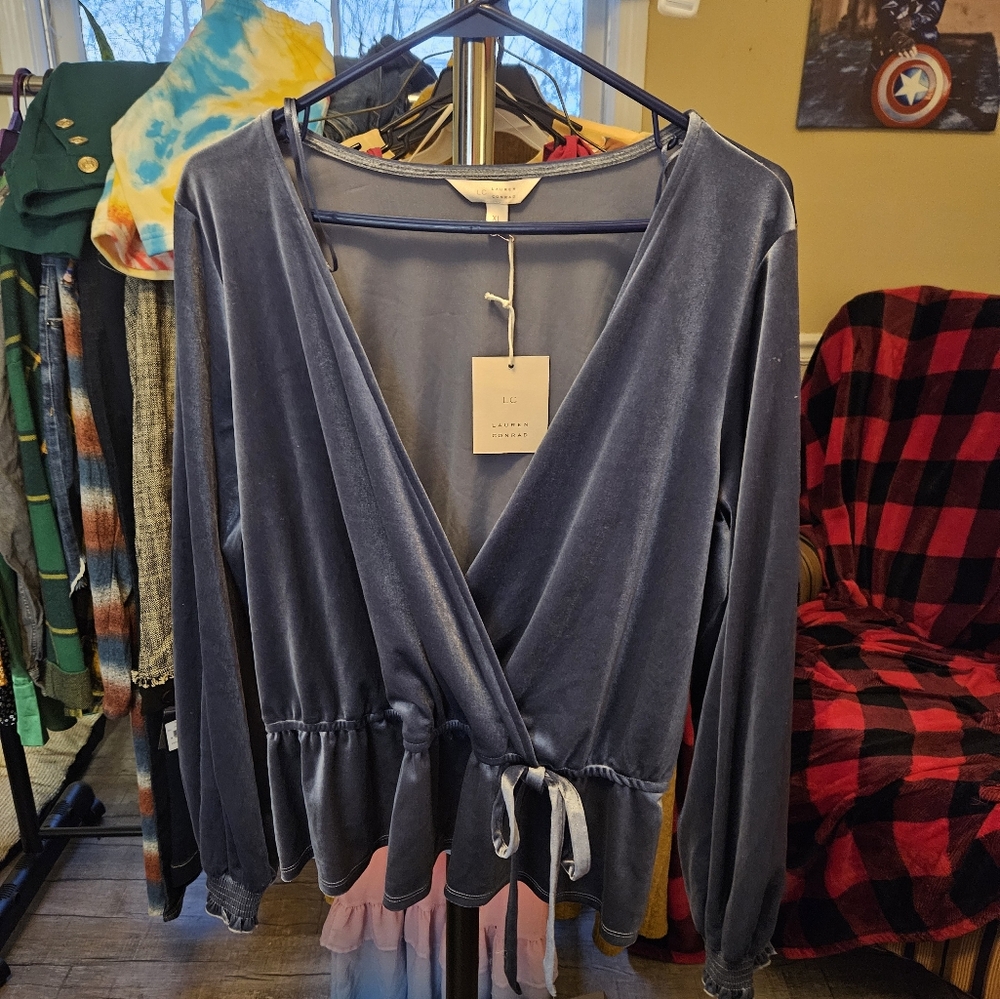 Velvet blue crop shirt